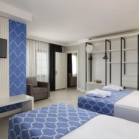 Hotel Iron Ambassador Side